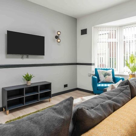 Вилла 3-Bed Scouse House Near Anfield & Goodison Ливерпуль Экстерьер фото