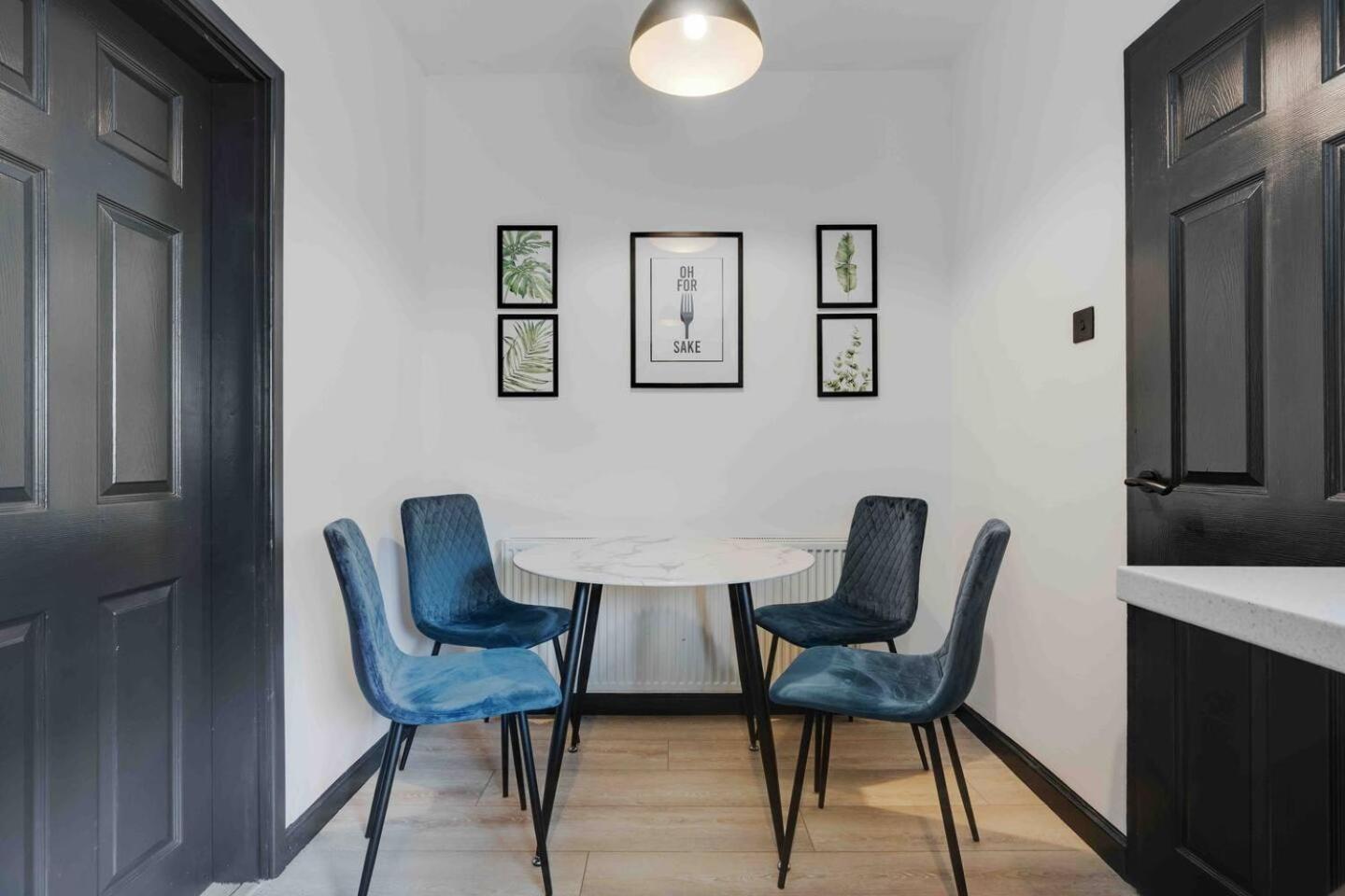 Вилла 3-Bed Scouse House Near Anfield & Goodison Ливерпуль Экстерьер фото