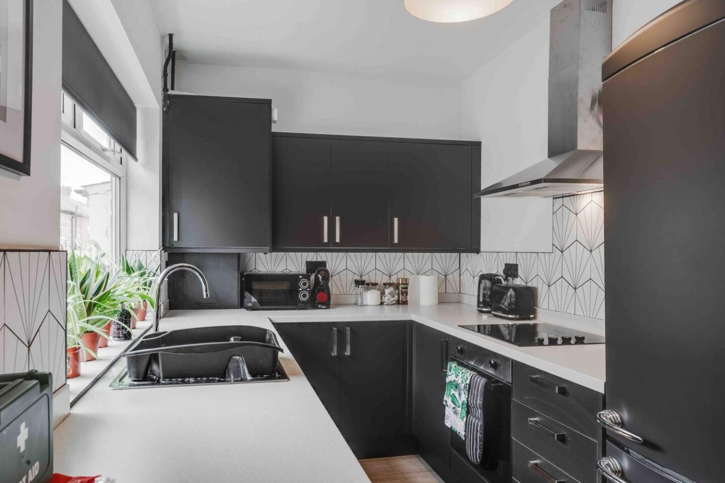Вилла 3-Bed Scouse House Near Anfield & Goodison Ливерпуль Экстерьер фото