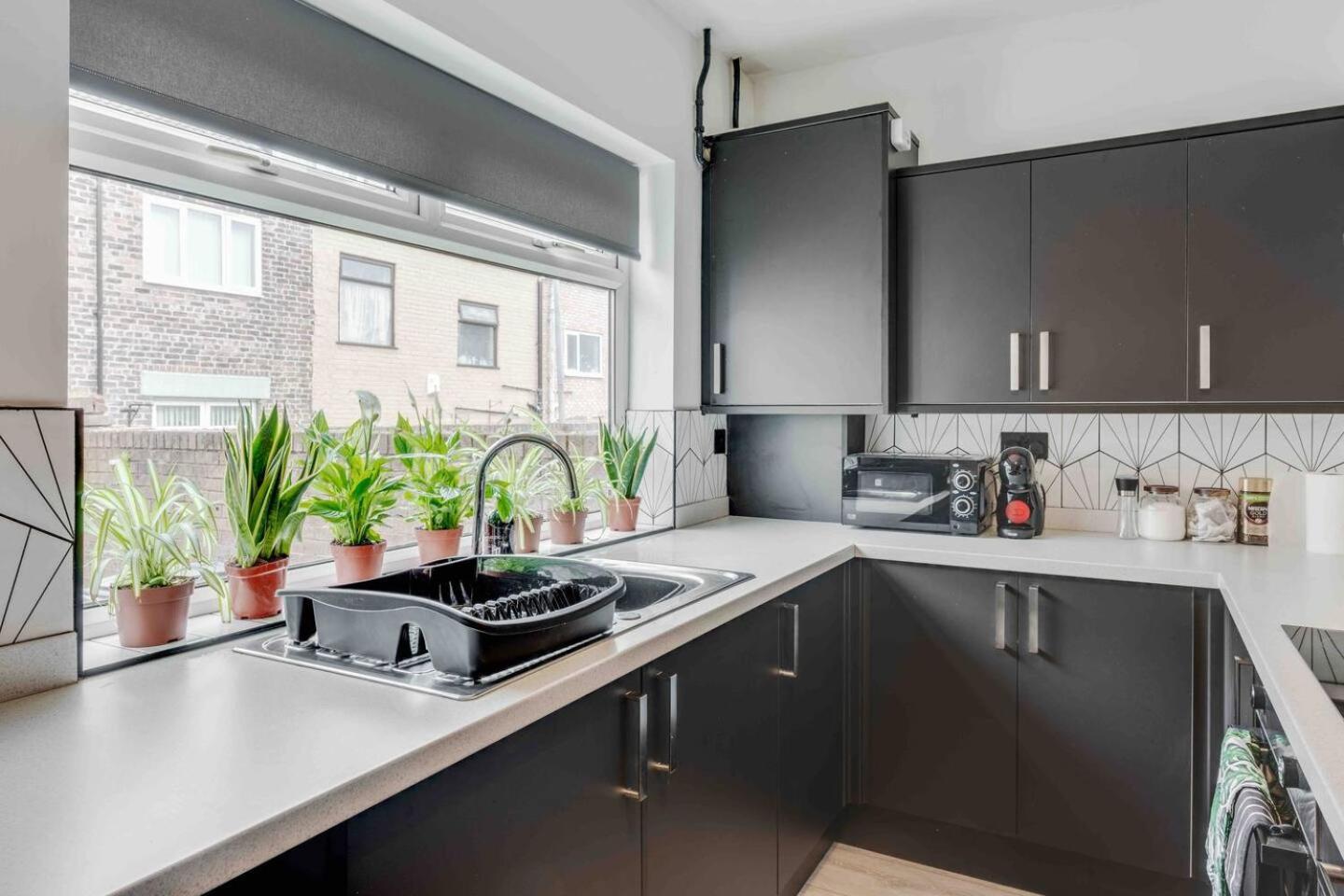 Вилла 3-Bed Scouse House Near Anfield & Goodison Ливерпуль Экстерьер фото